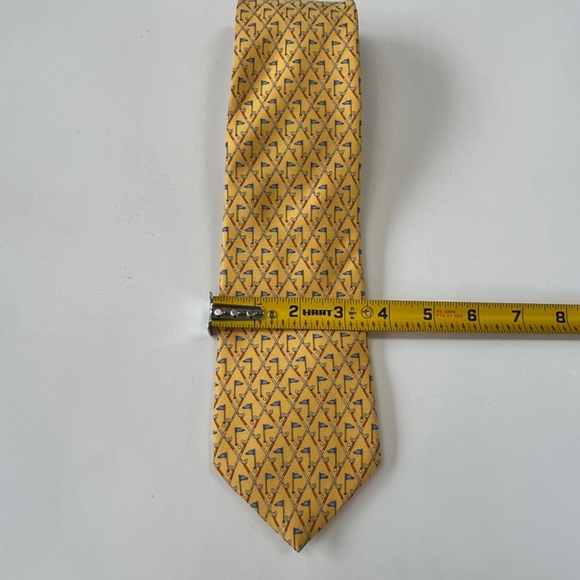 Brooks Brothers Country Club Silk Tie Golf Theme Yellow Golf Flag Golf Clubs EUC - Picture 4 of 6